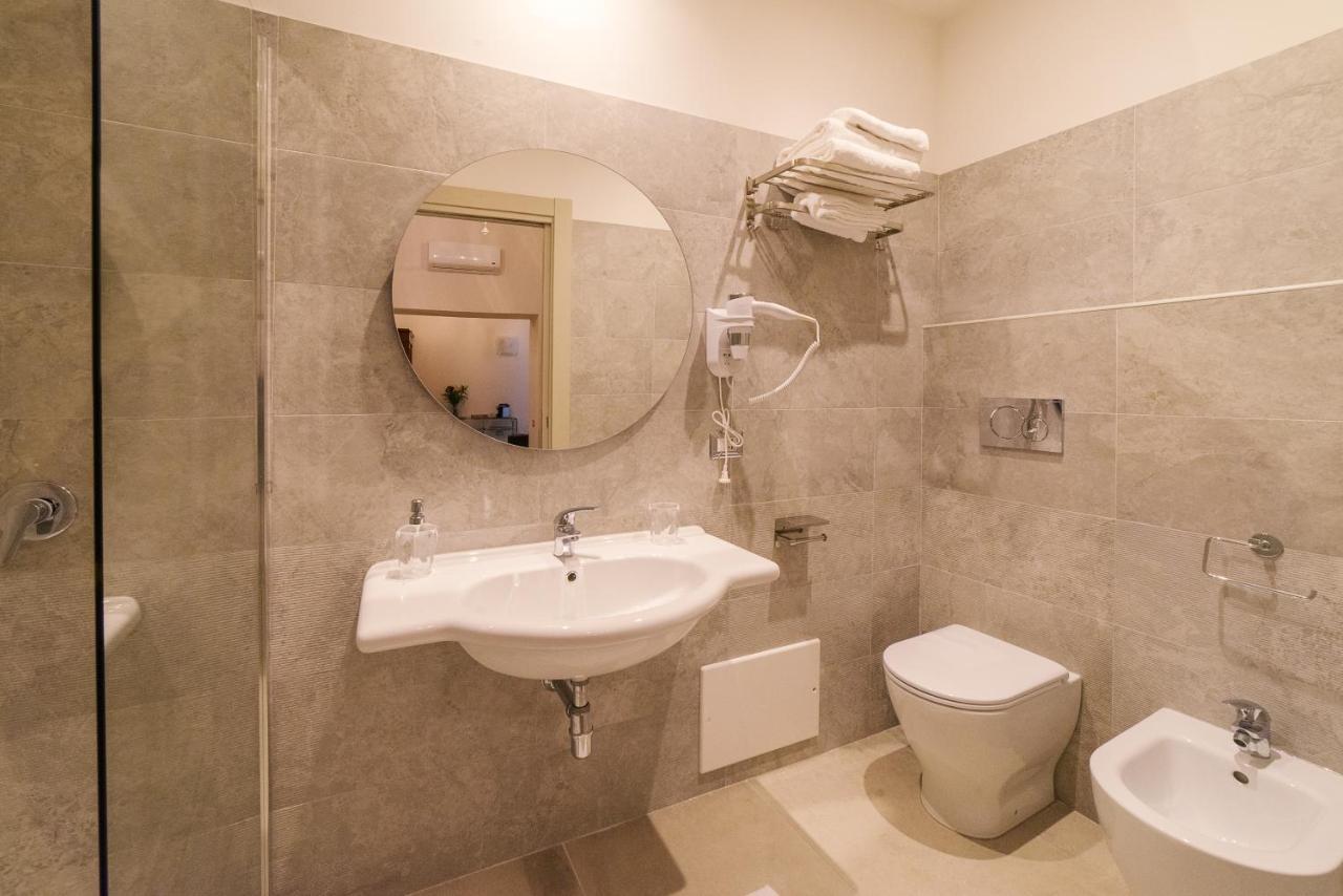 Waterfront Suites Cagliari Buitenkant foto